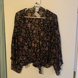 NWT Lightweight, Cropped, Kimono-Style, Tie front Cardigan/shrug One Size